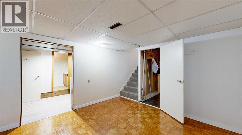 5009 44 Street — photo 25