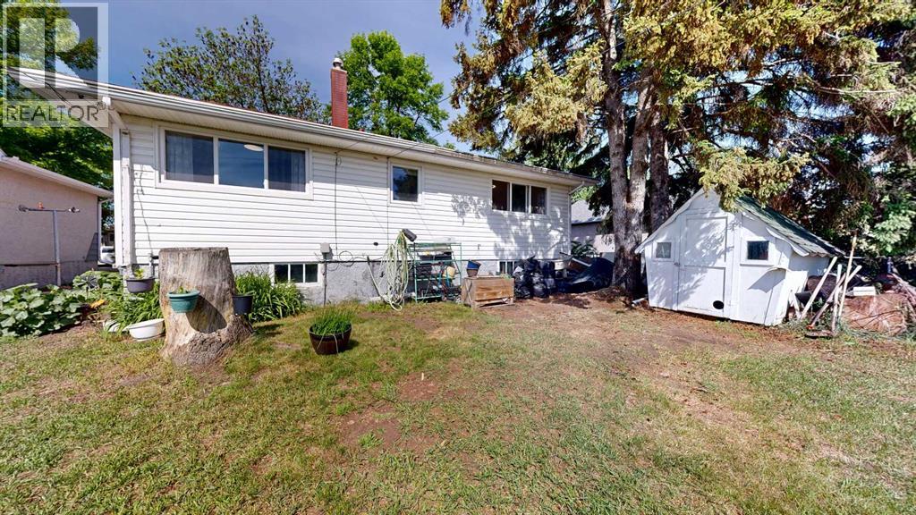 5009 44 Street — photo 42