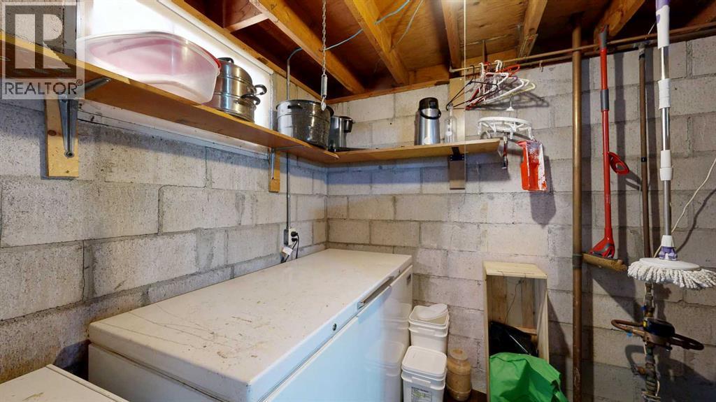 5009 44 Street — photo 36