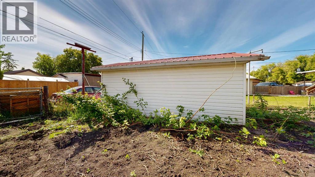 5009 44 Street — photo 49