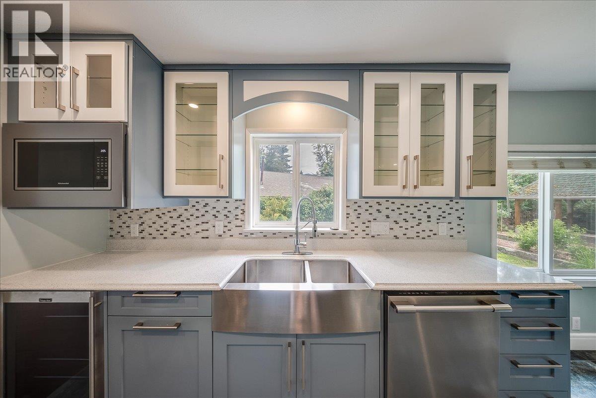 25 Davis Avenue - 27
