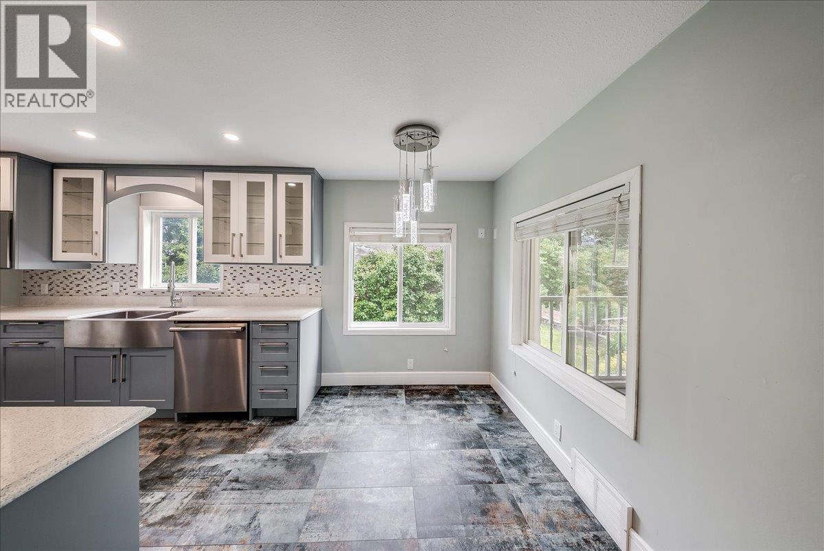 25 Davis Avenue - 28