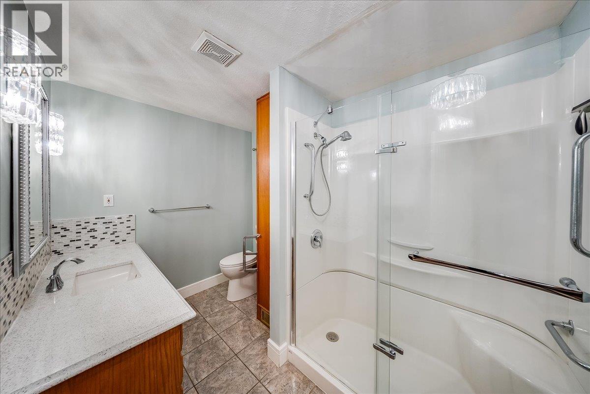 25 Davis Avenue - 32