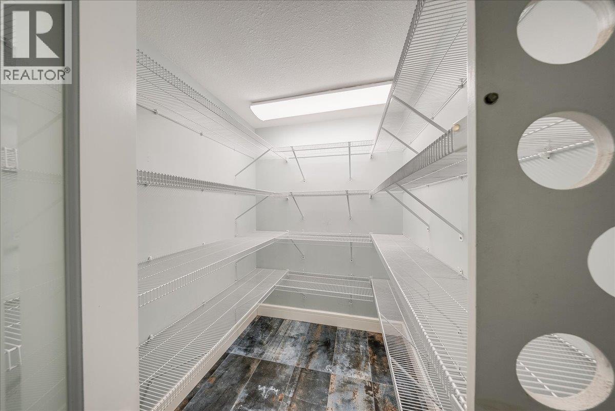 25 Davis Avenue - 30