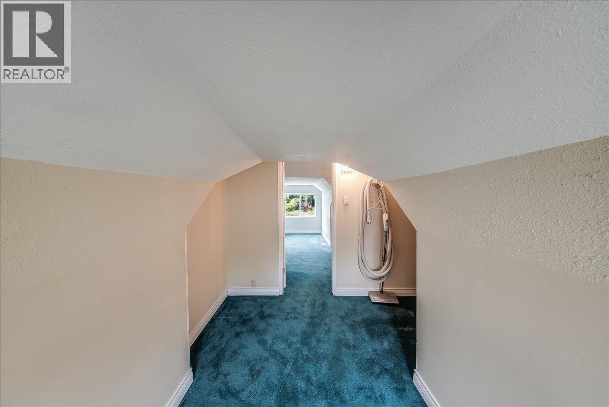 25 Davis Avenue - 44