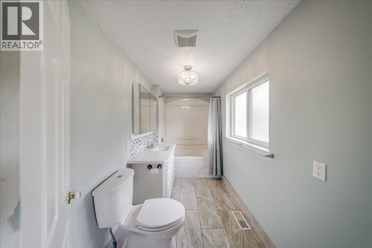 25 Davis Avenue - 36