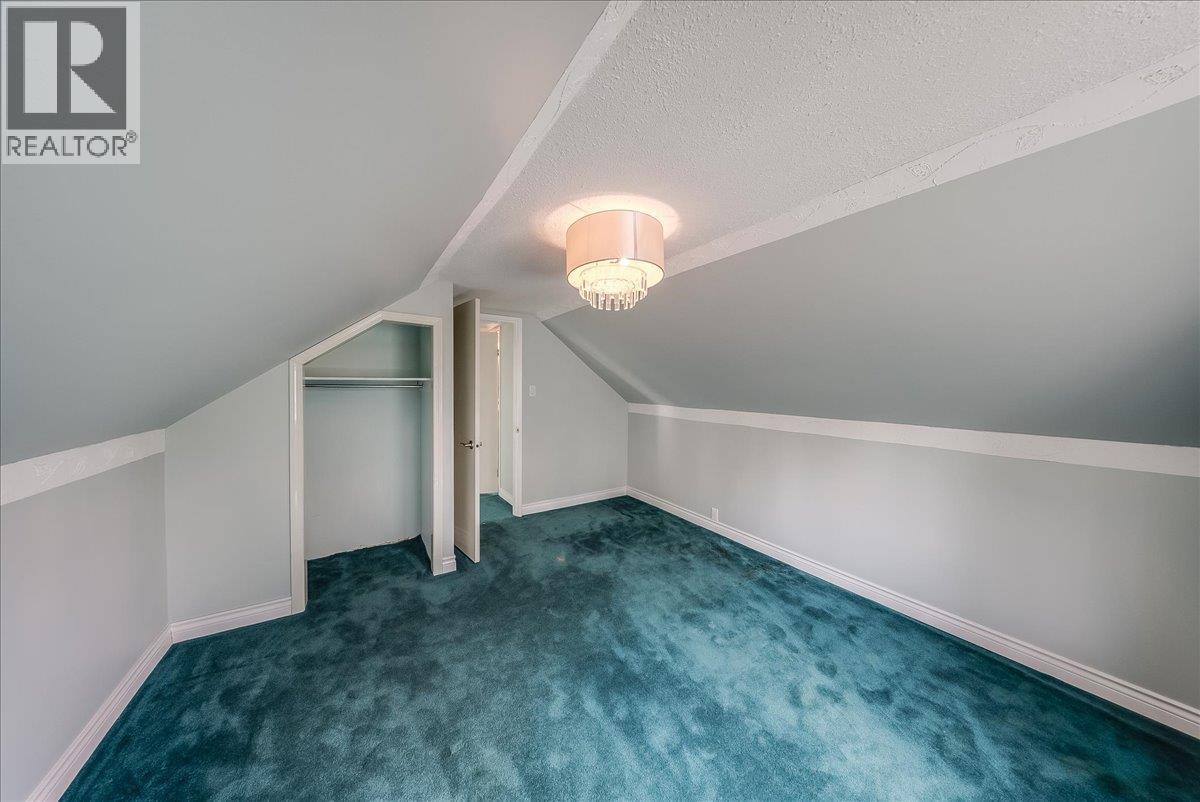 25 Davis Avenue - 40