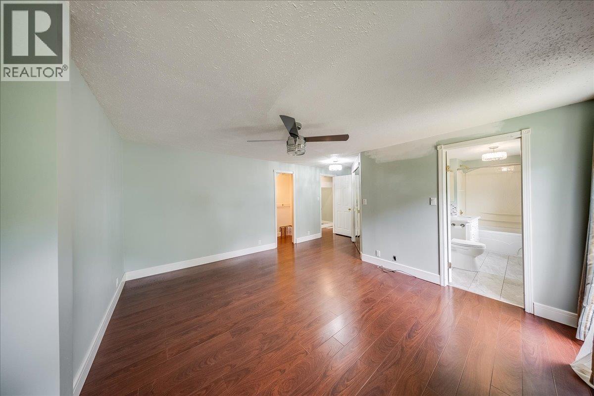 25 Davis Avenue - 35