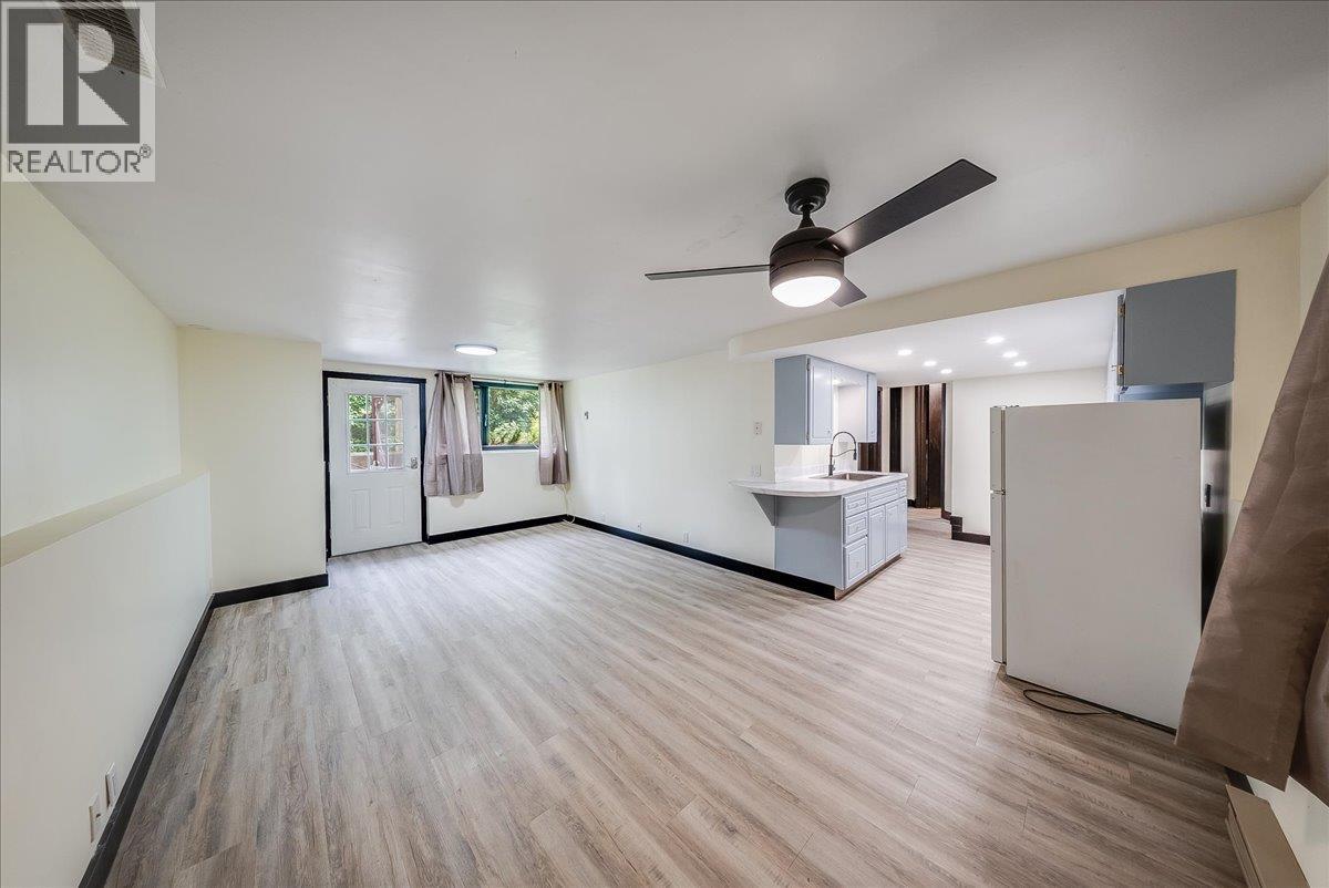 25 Davis Avenue - 47