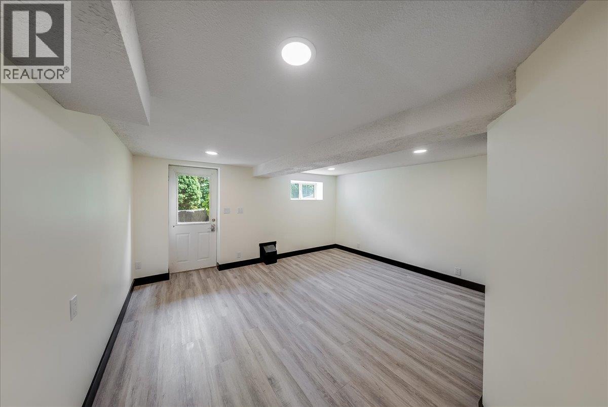 25 Davis Avenue - 51