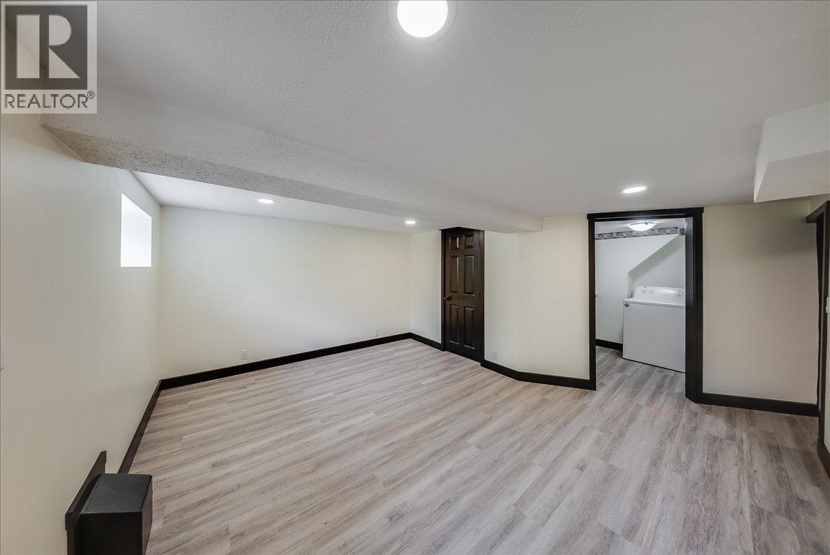 25 Davis Avenue - 53