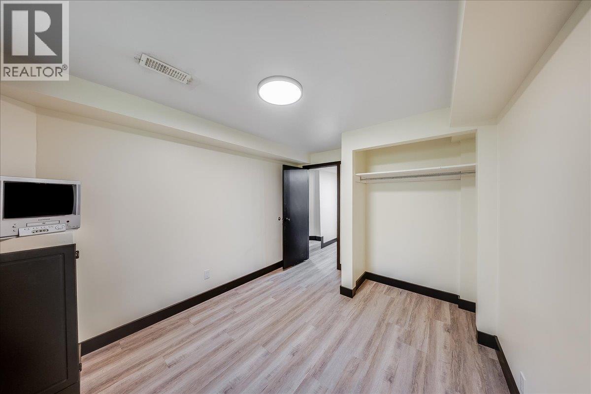 25 Davis Avenue - 55