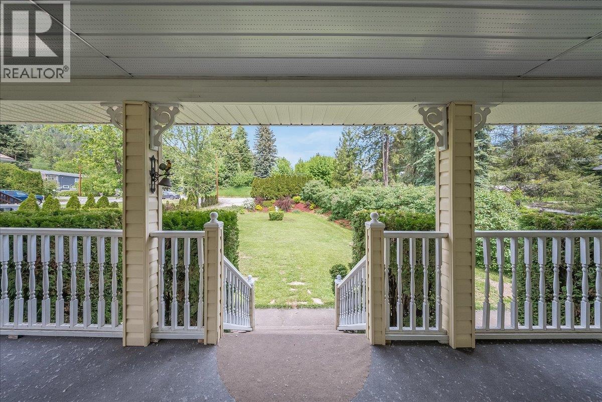 25 Davis Avenue - 11