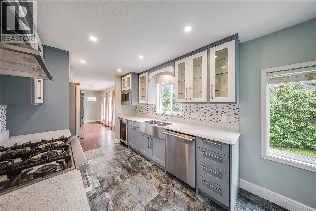 25 Davis Avenue - 26