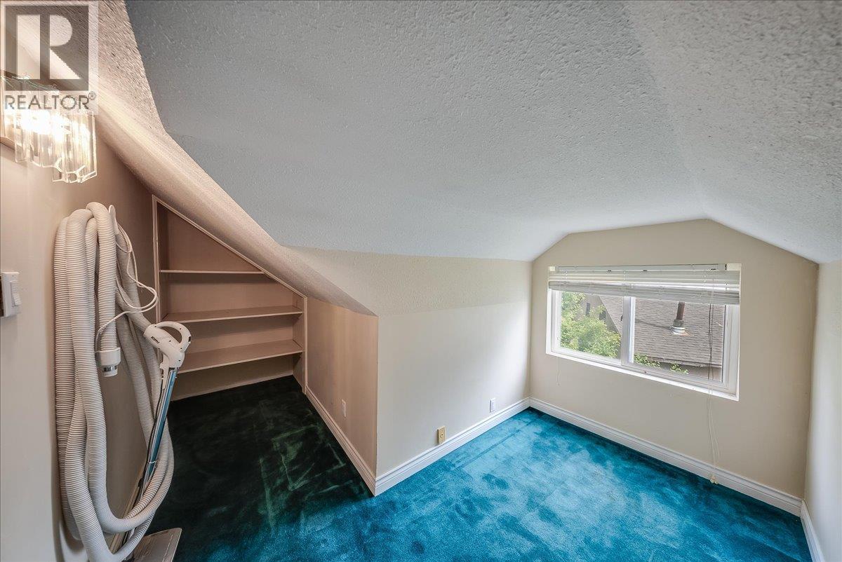 25 Davis Avenue - 45