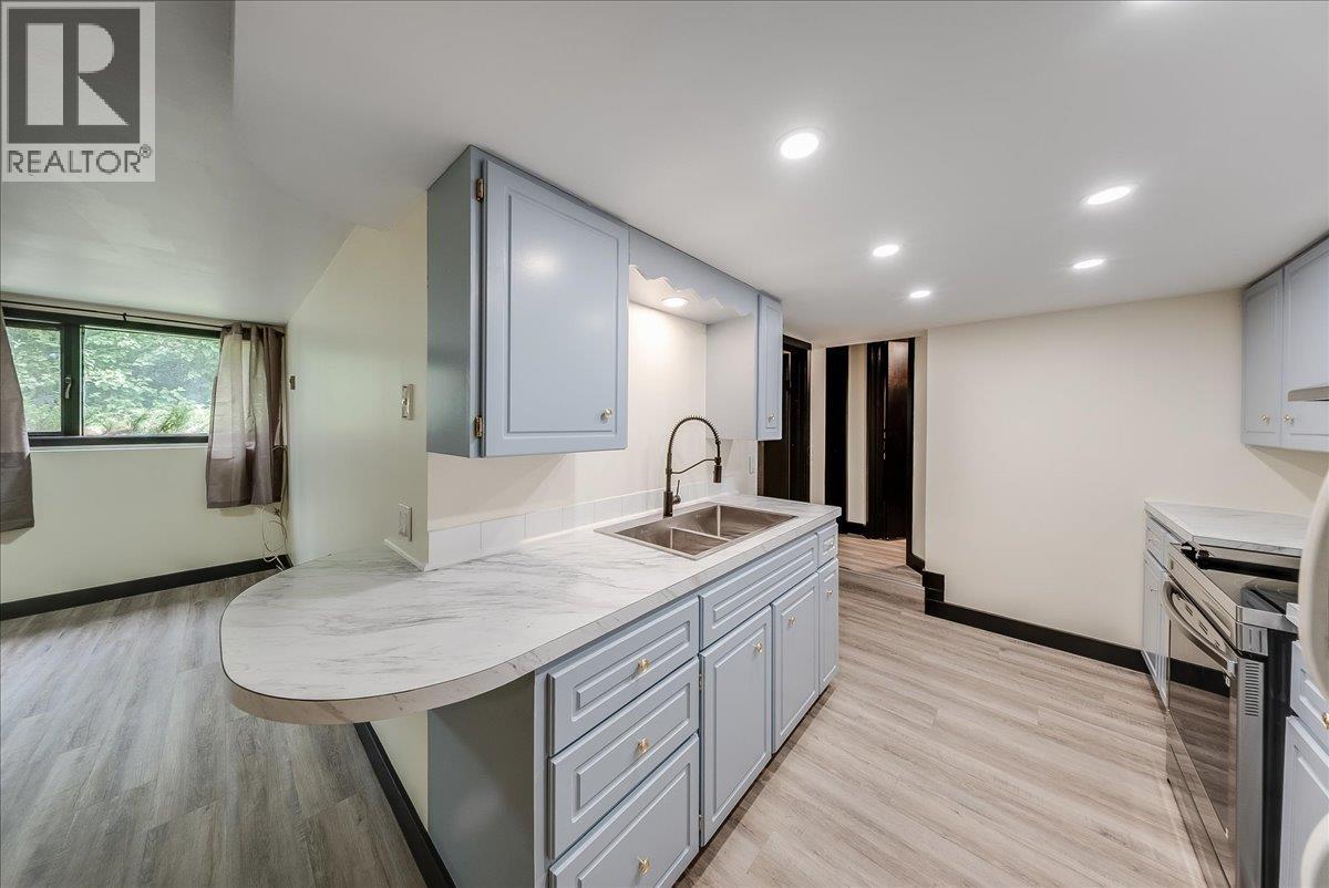 25 Davis Avenue - 48