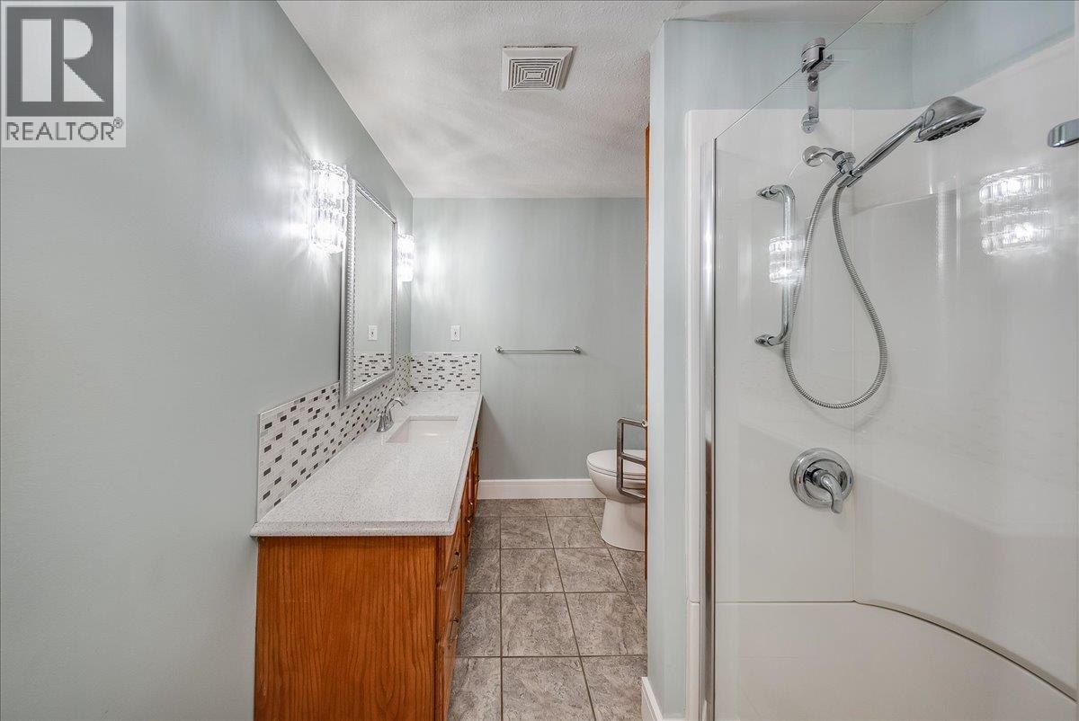 25 Davis Avenue - 33