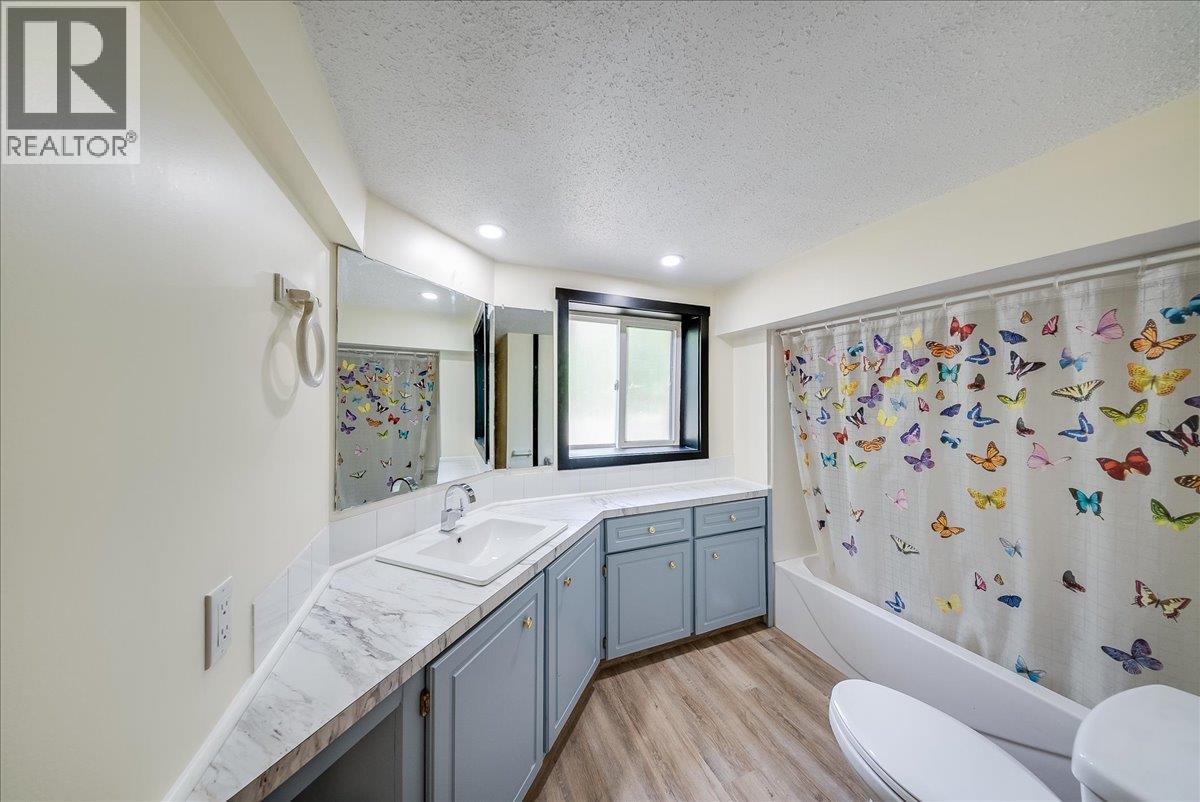 25 Davis Avenue - 56