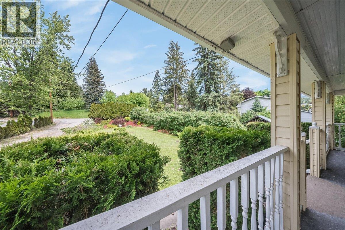 25 Davis Avenue - 13
