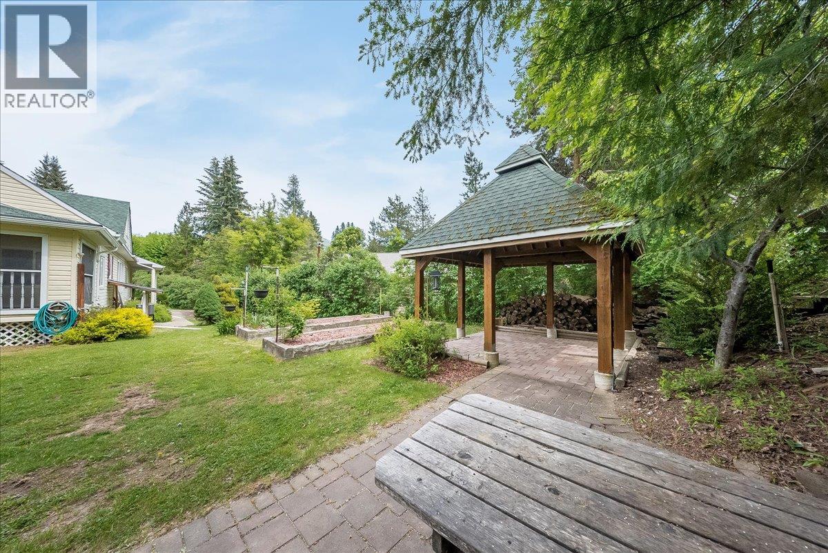25 Davis Avenue - 70