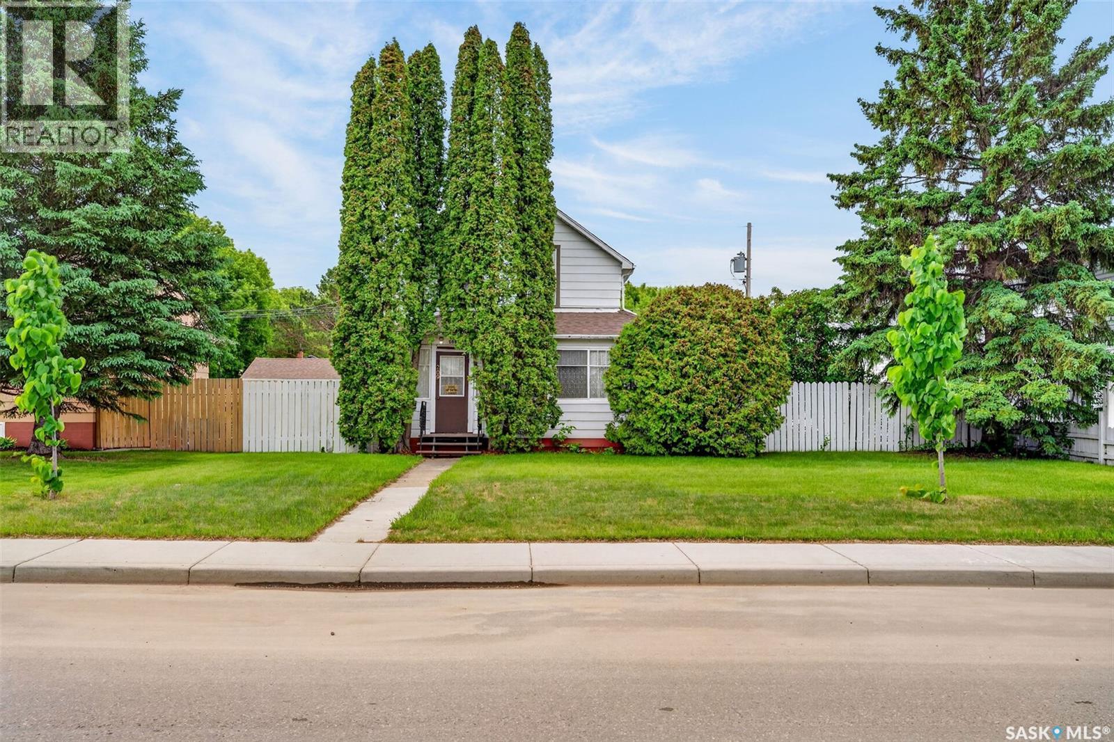 209 12th STREET E - 2