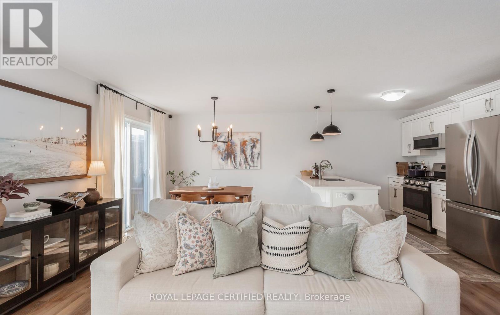 33 KENDELL LANE - 16