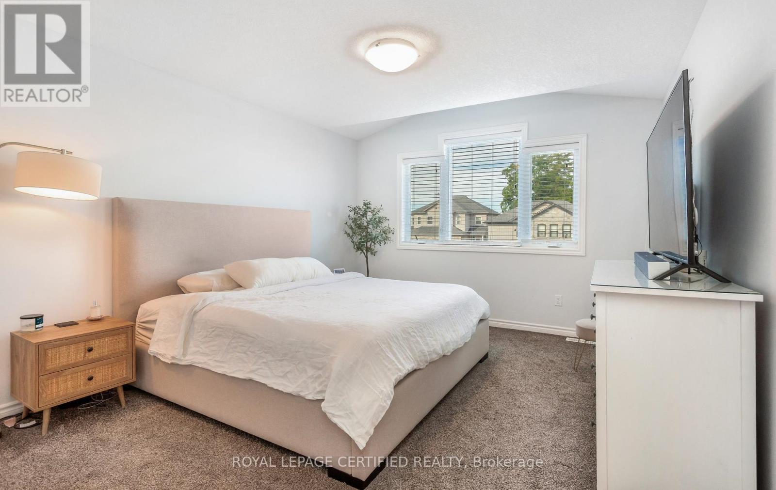 33 KENDELL LANE - 25