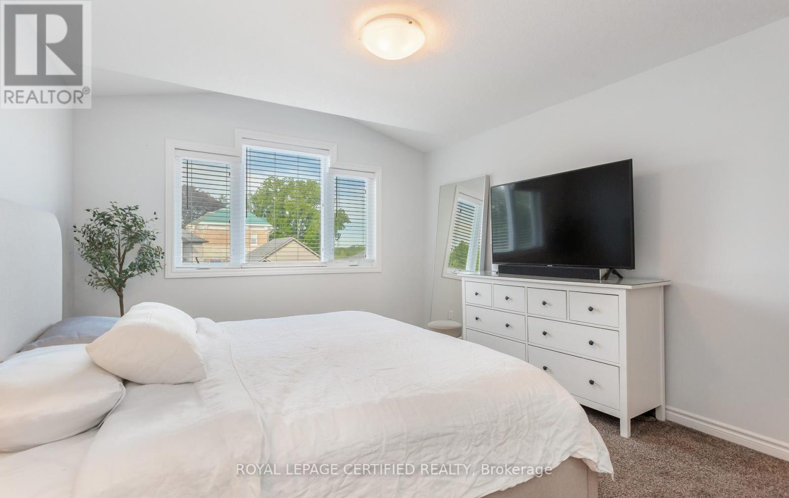 33 KENDELL LANE - 26