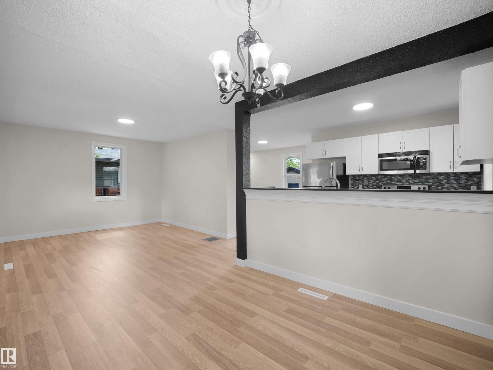 11918 86 ST NW - 10