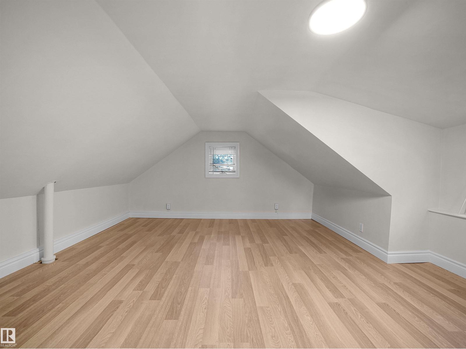 11918 86 ST NW - 19