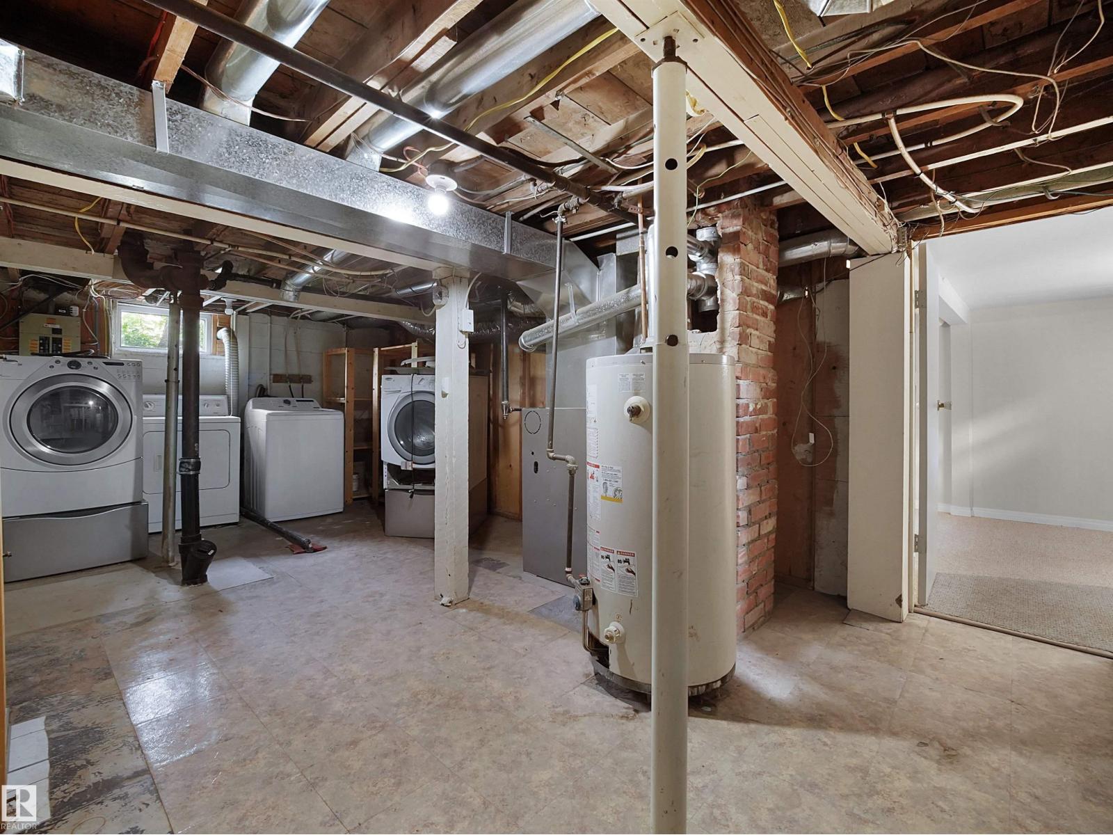 11918 86 ST NW - 23
