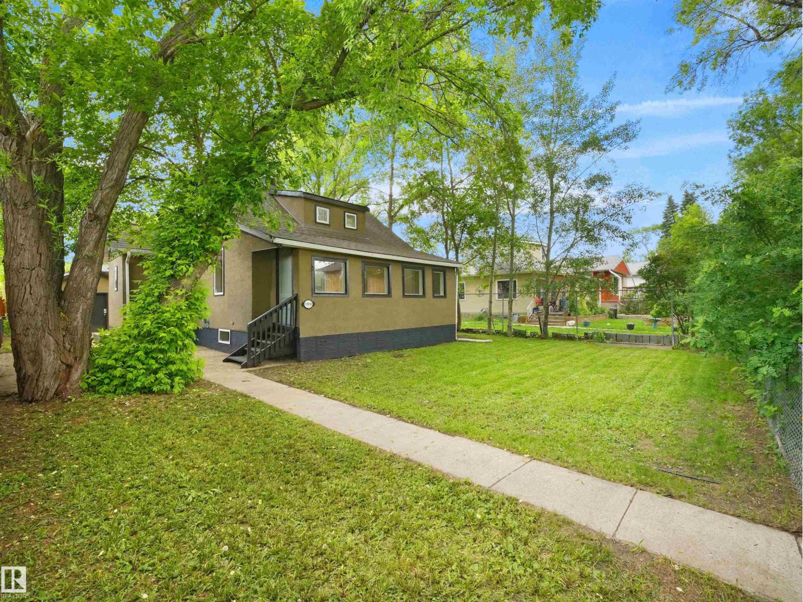 11918 86 ST NW - 43