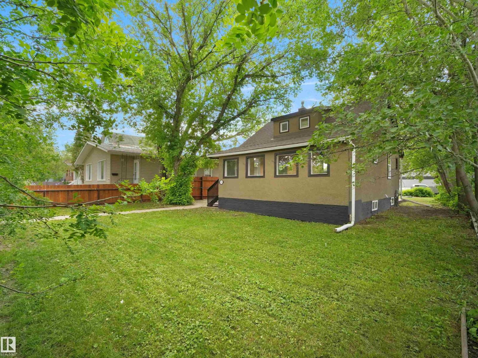 11918 86 ST NW - 44