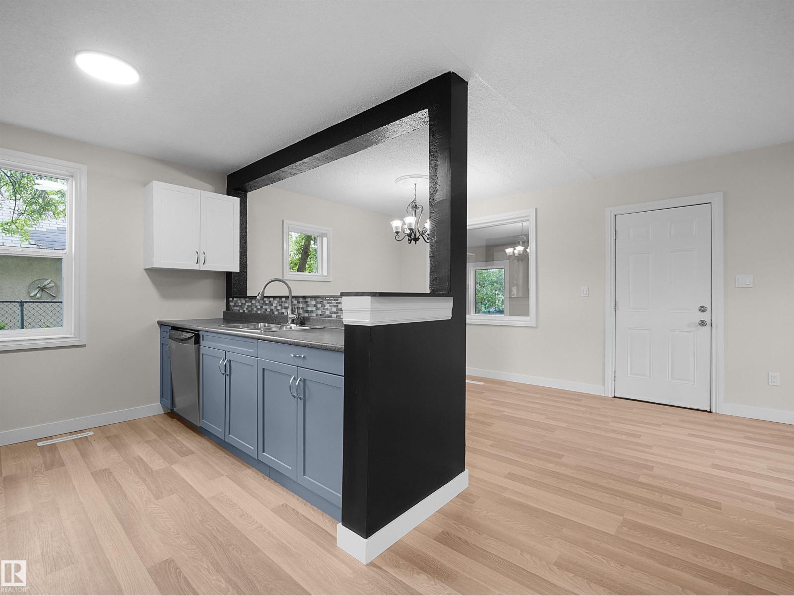 11918 86 ST NW - 5