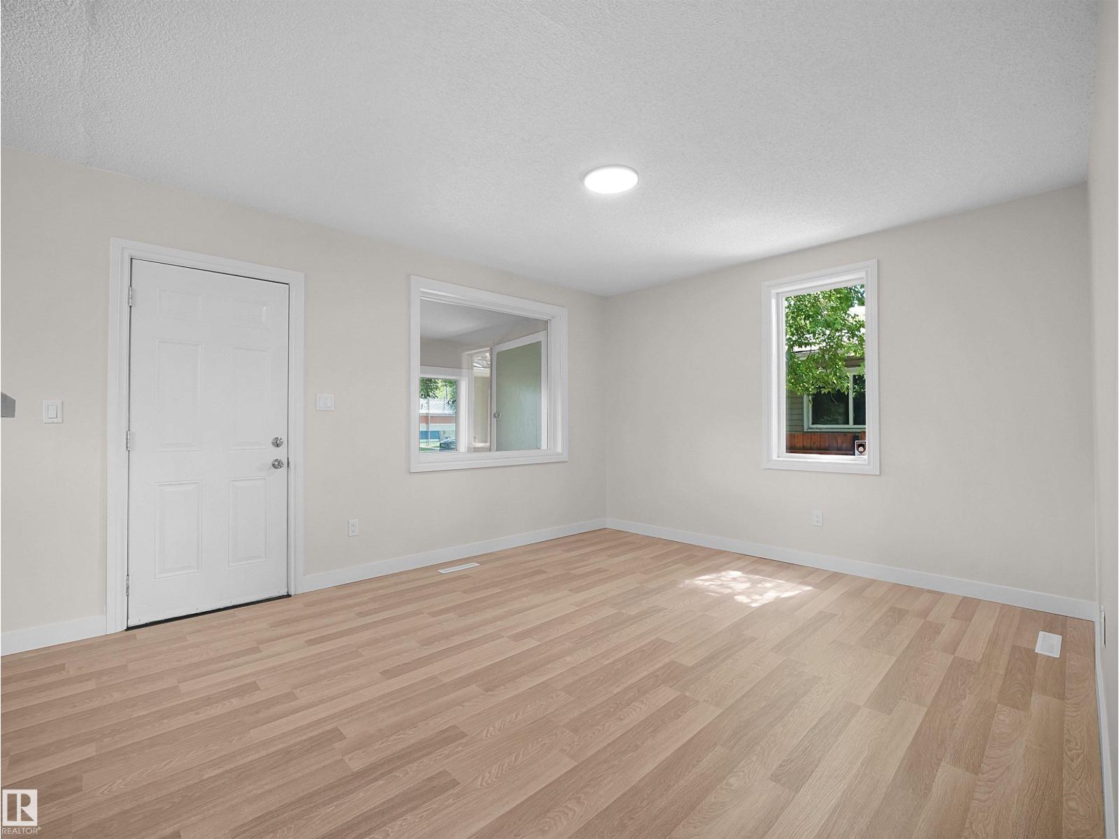 11918 86 ST NW - 8