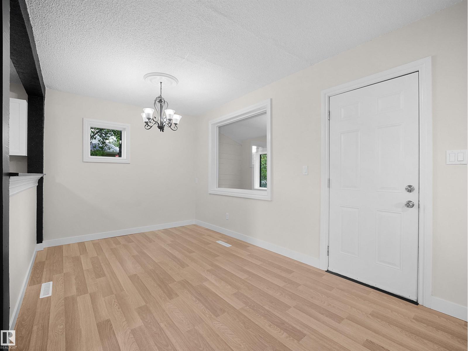 11918 86 ST NW - 9
