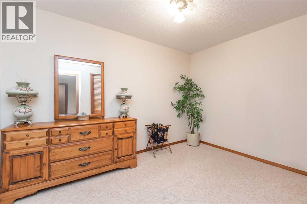 Den (No Window)
