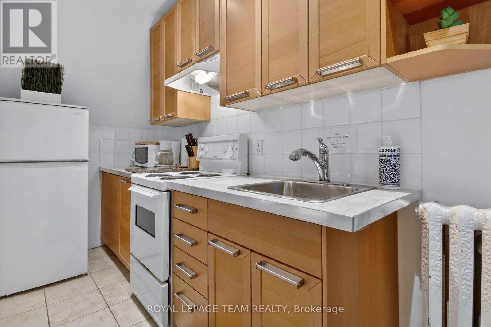 6 Bed, 5 Bath Multi-Family for Sale in Ottawa – 64 DELAWARE AVENUE S, Ottawa – MLS# X13448840 - Image 13