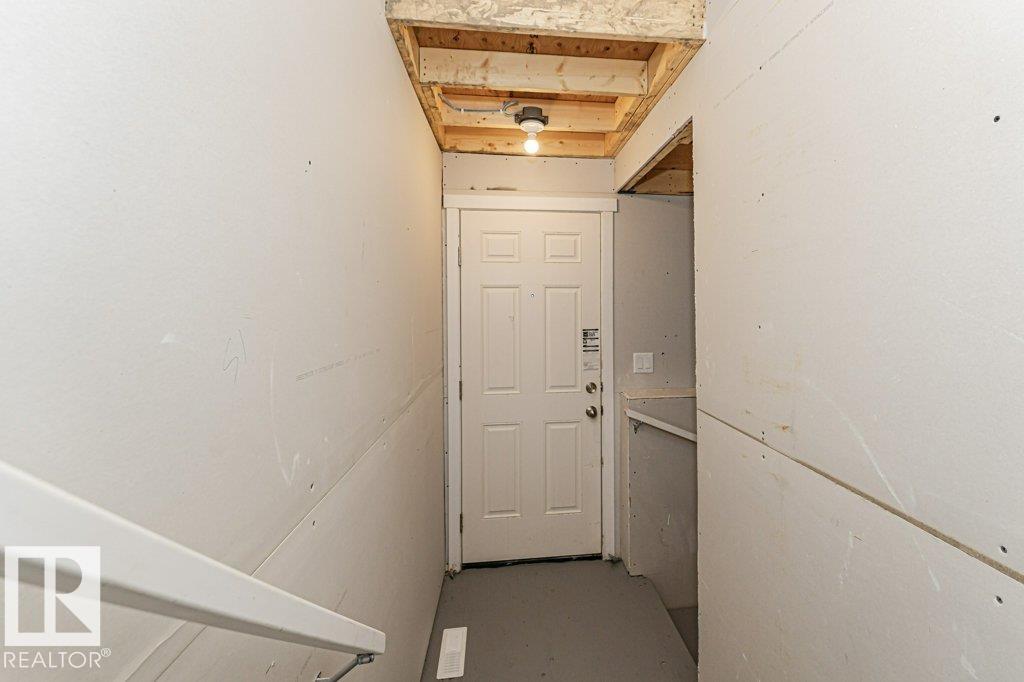 6271 180 AV NW - 28