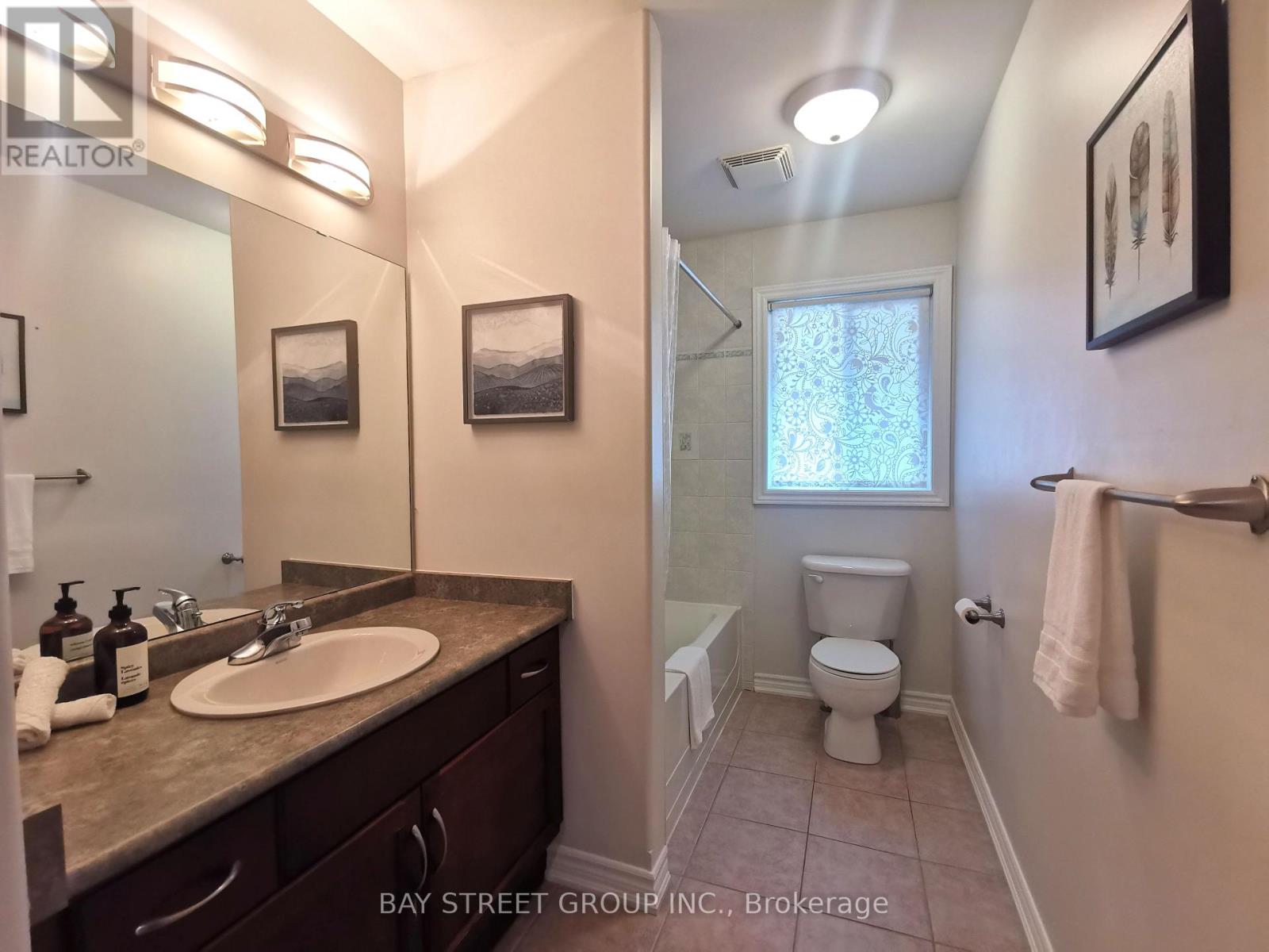19 FALCON CRESCENT - 17
