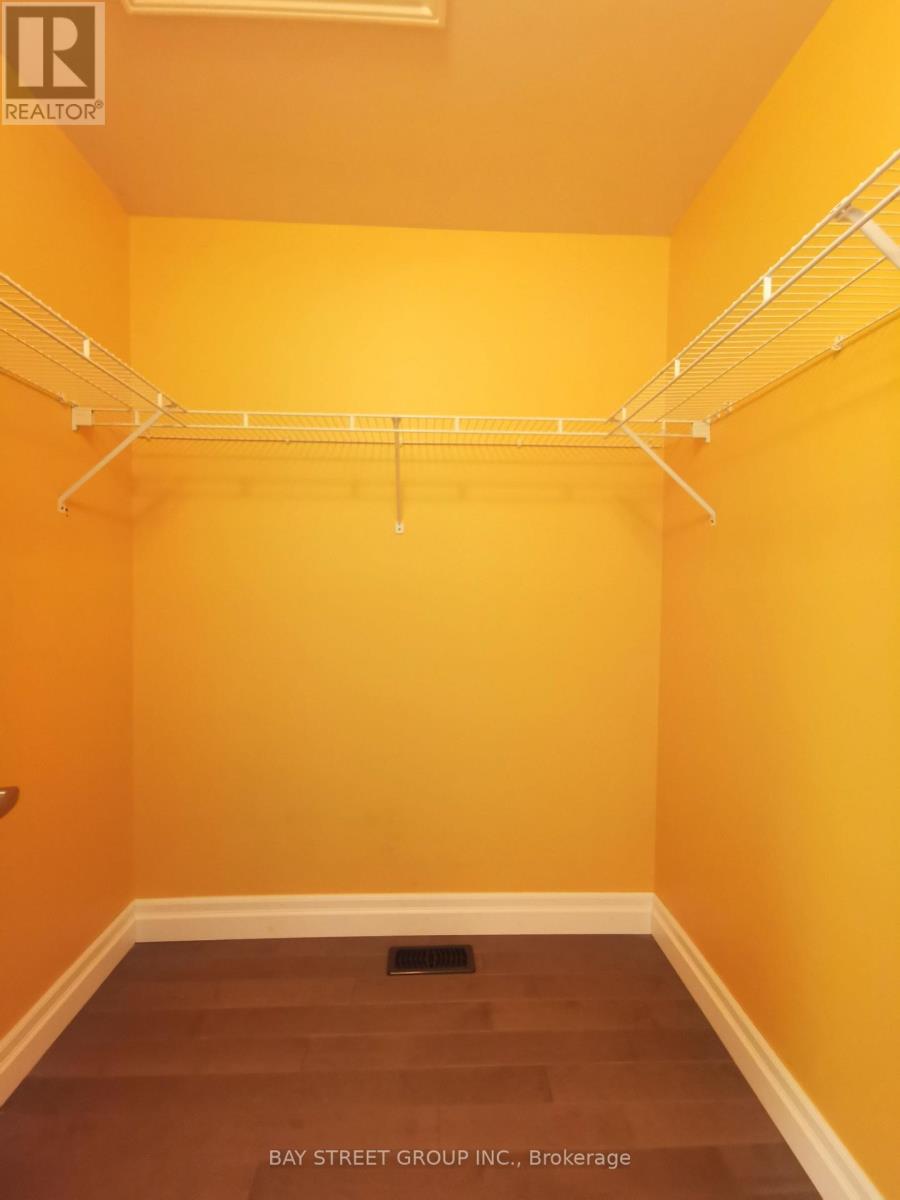 19 FALCON CRESCENT - 21