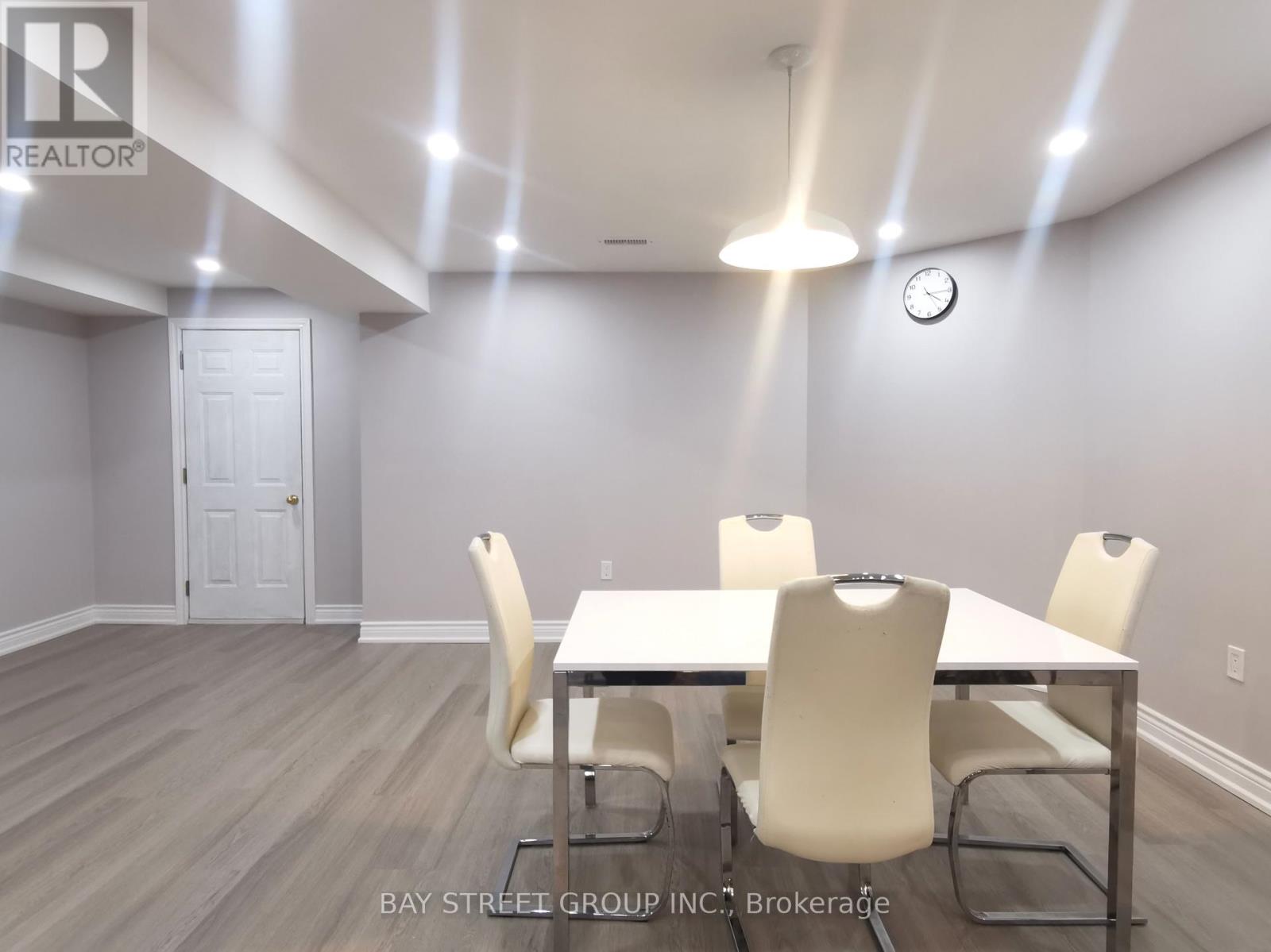 19 FALCON CRESCENT - 23