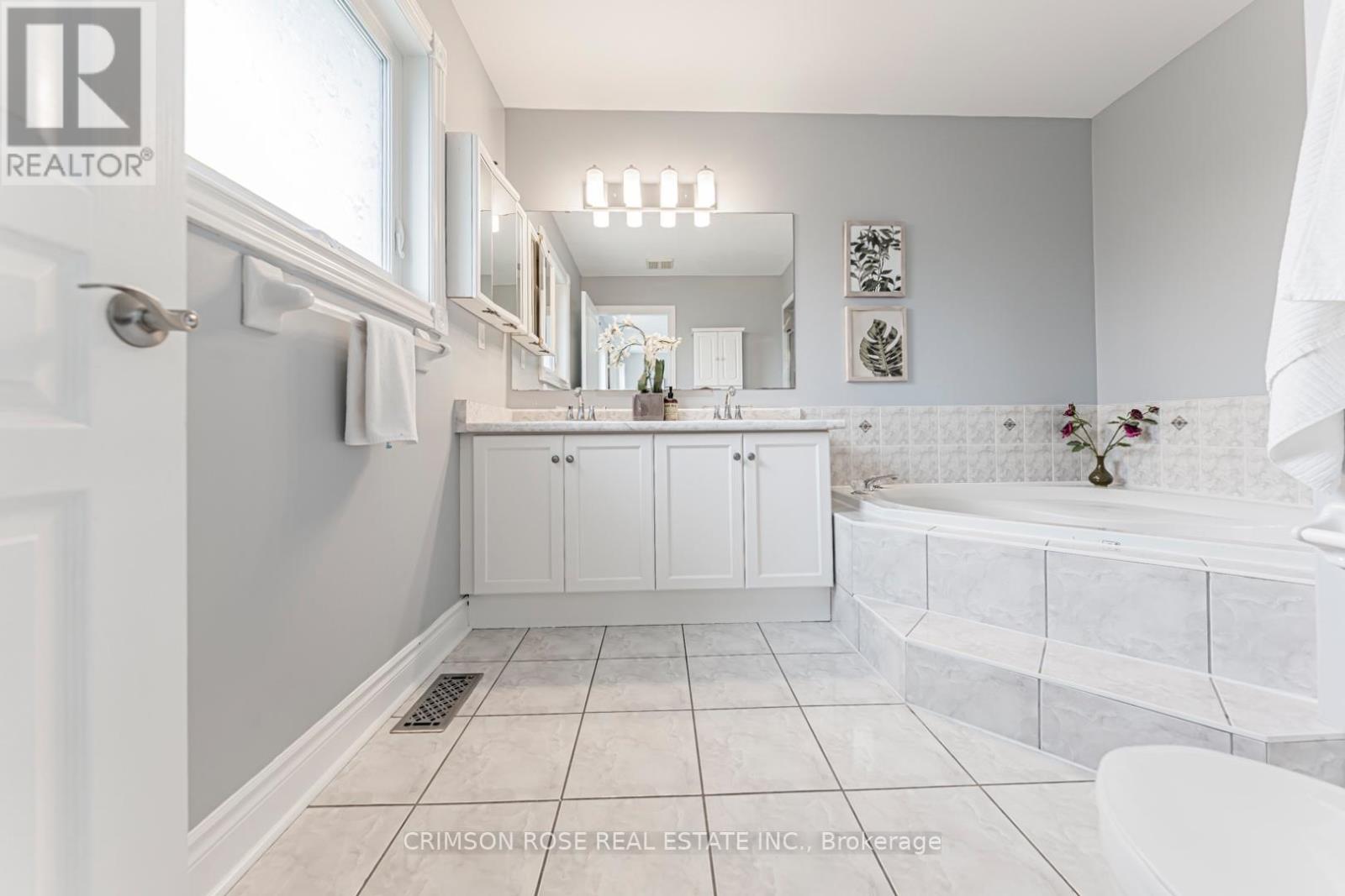 489 RAVINEVIEW WAY - 29