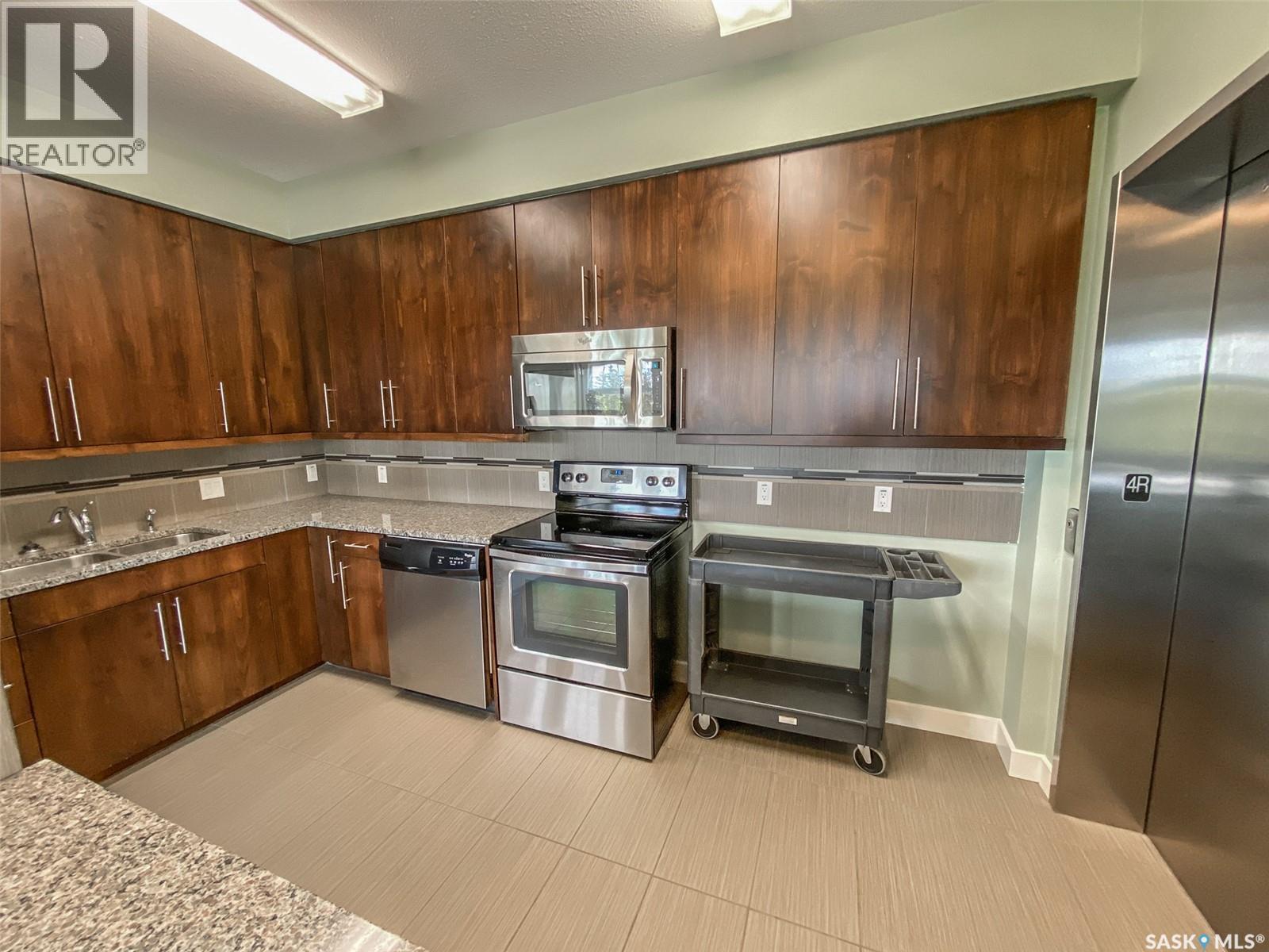 #406 912 Otterloo STREET - 11