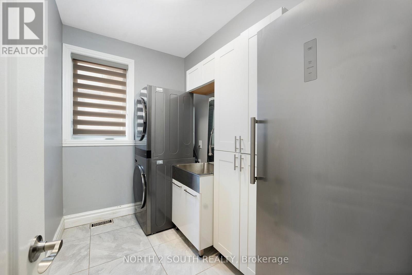268 CAROLE COURT - 23