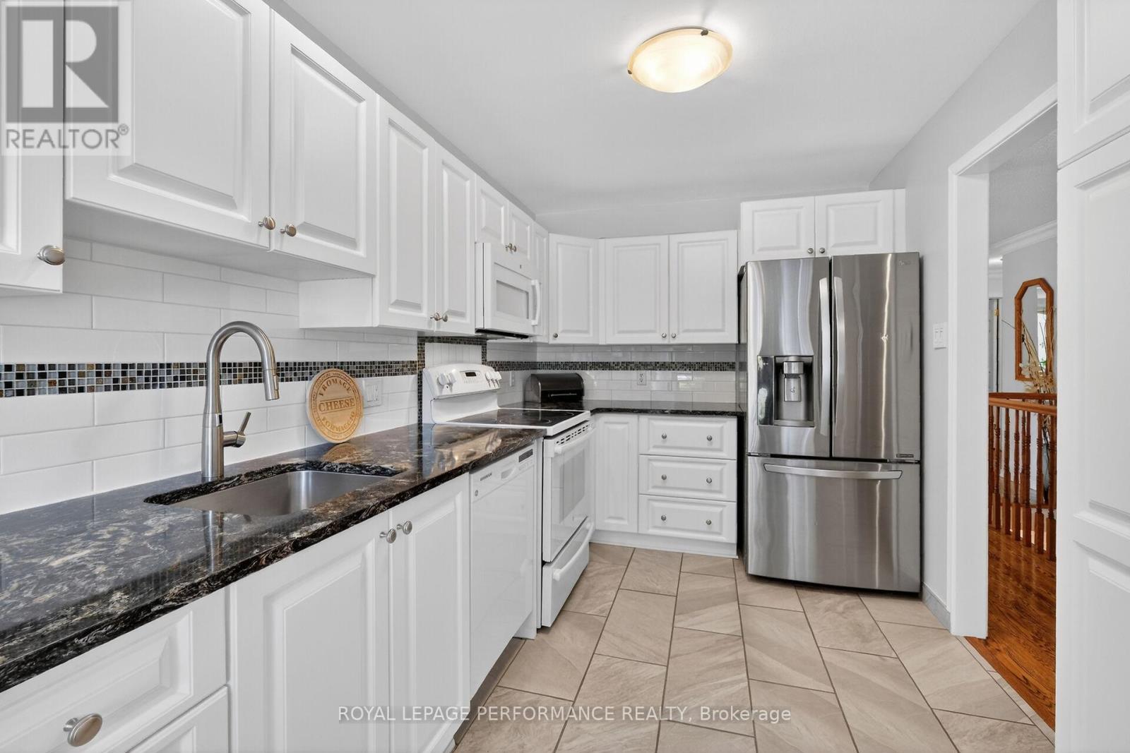 569 PRINCESS LOUISE DRIVE - 14