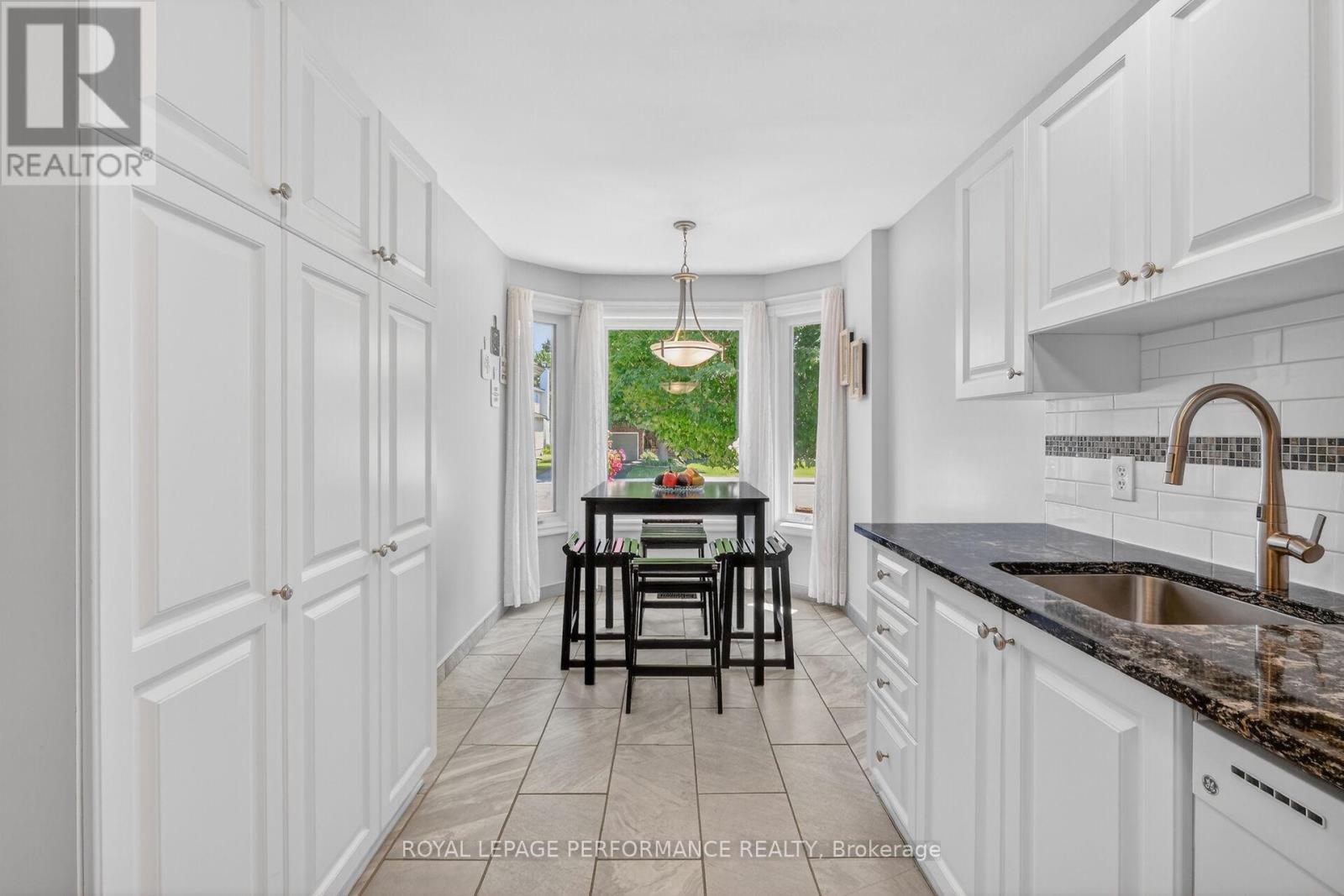 569 PRINCESS LOUISE DRIVE - 16