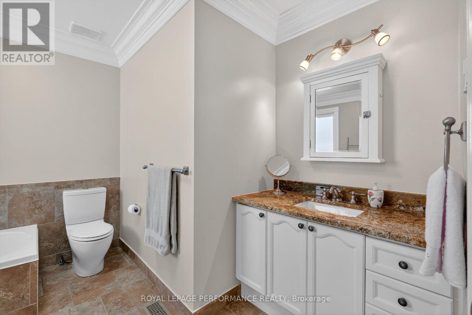 569 PRINCESS LOUISE DRIVE - 22