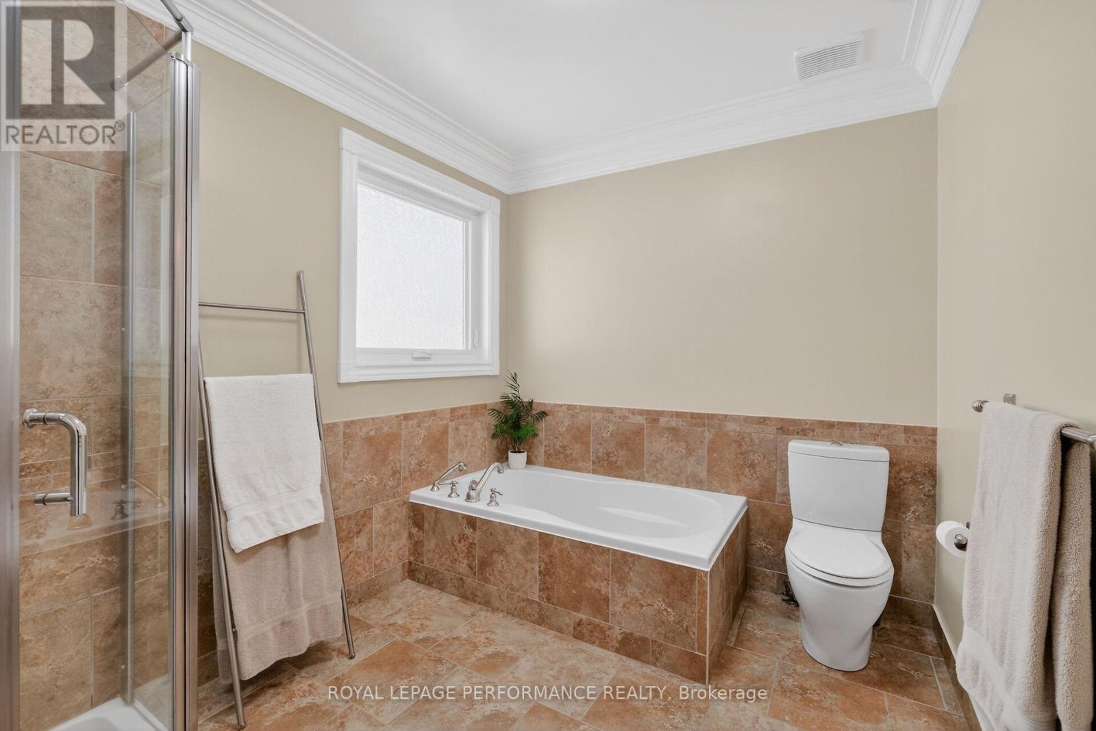 569 PRINCESS LOUISE DRIVE - 23