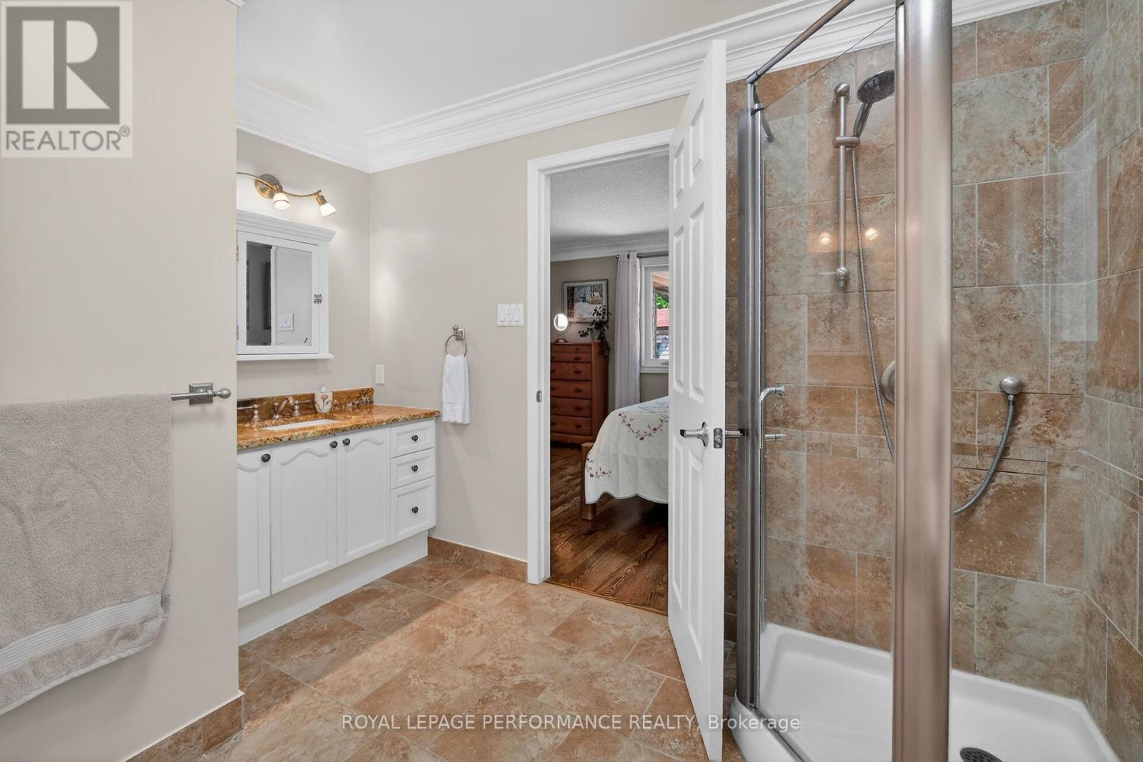 569 PRINCESS LOUISE DRIVE - 24